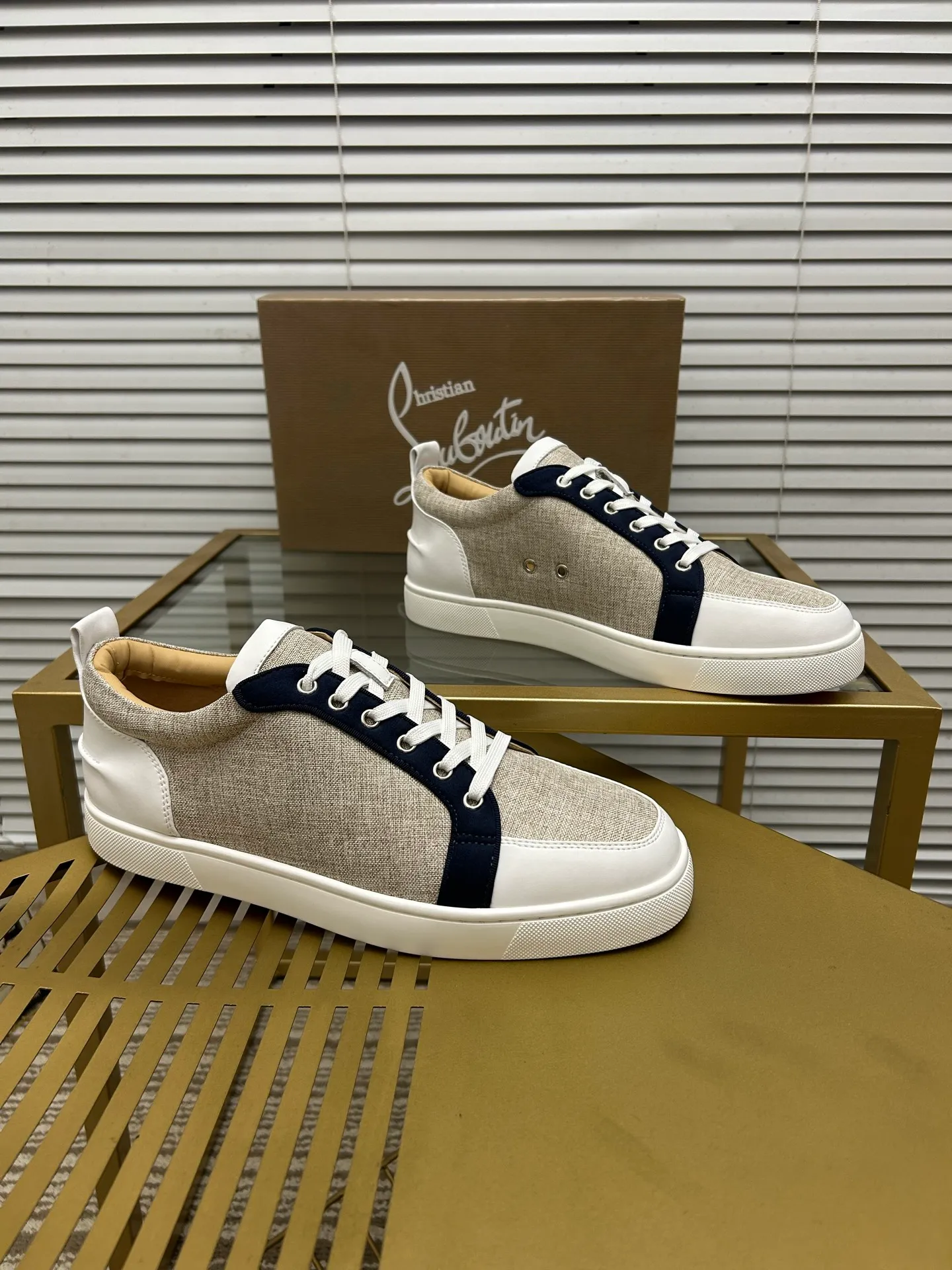 (Customized model) Ex-factory price is 480. christian louboutin (CL red sole shoes) counter series, casual sneakers for couples 📢 📢 📢 Exclusive hot style release 🎈🎈💪 Movable latex feet 👻 Finished outsole line [Proud] 😝Female 35-40# Male 38#-46, global supply😝 [Top version]: Original imported genuine leather upper, top original leather lining, original molded TPU outsole, original 1:1 detail processing, original shoe last,
